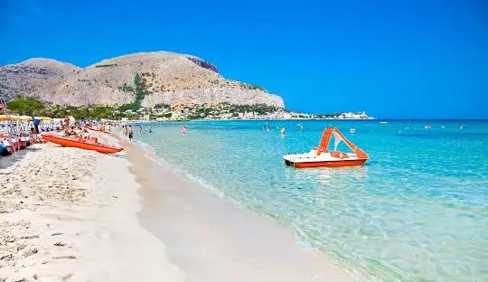 Najlepše plaže u Italiji: opušten i siguran odmor 10 Mondello (Palermo, Sicilija)